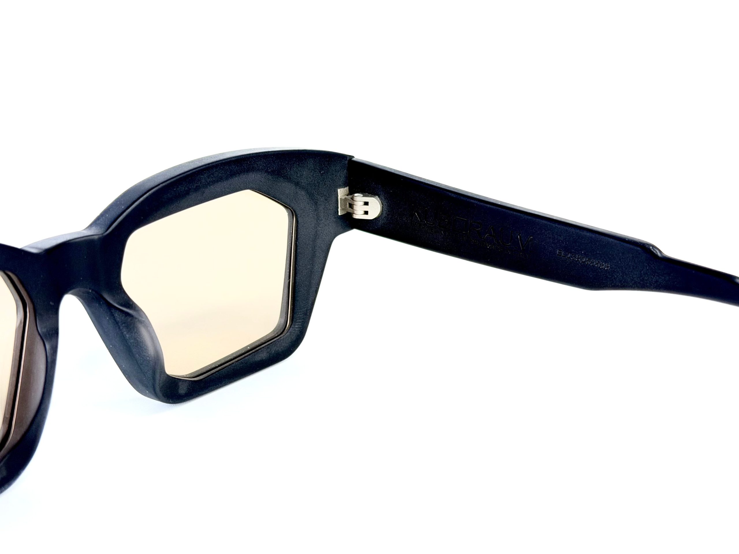 FullSizeRender 4 (1) عینک آفتابی کوبراوم KUBORAUM مدل Maske K36 شفیع ایندکس