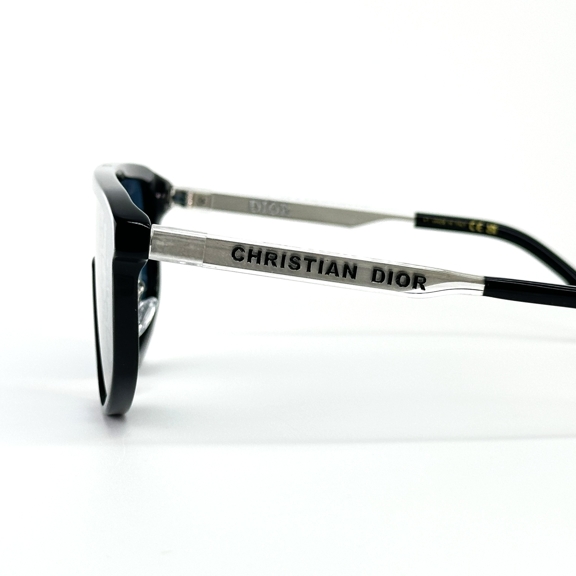IMG_8545_254176_438541 عینک آفتابی دیور Dior مدل M1F اورجینال با لنز مونوگرام آبی، فریم مشکی و دسته های فلزی Christian Dior